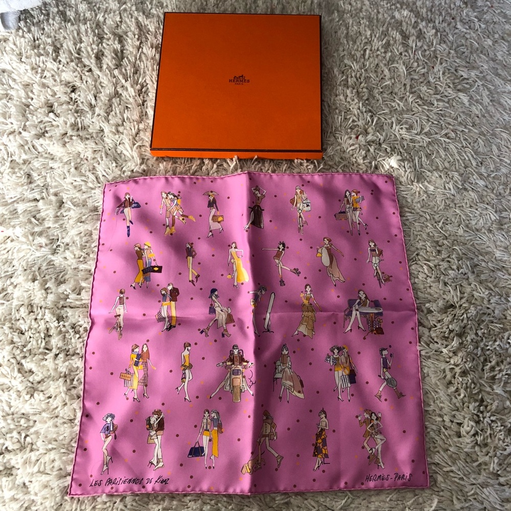 HERMÉS Silk Scarf